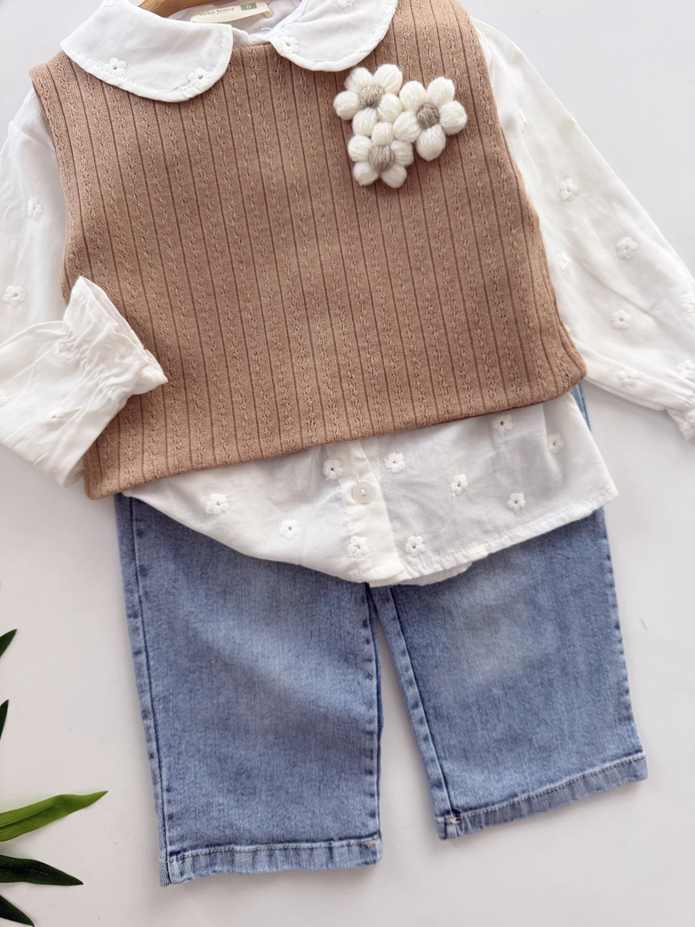 Papatya Nakışlı Süveterli Gömlekli Kot Pantalonlu 3’lü Takım