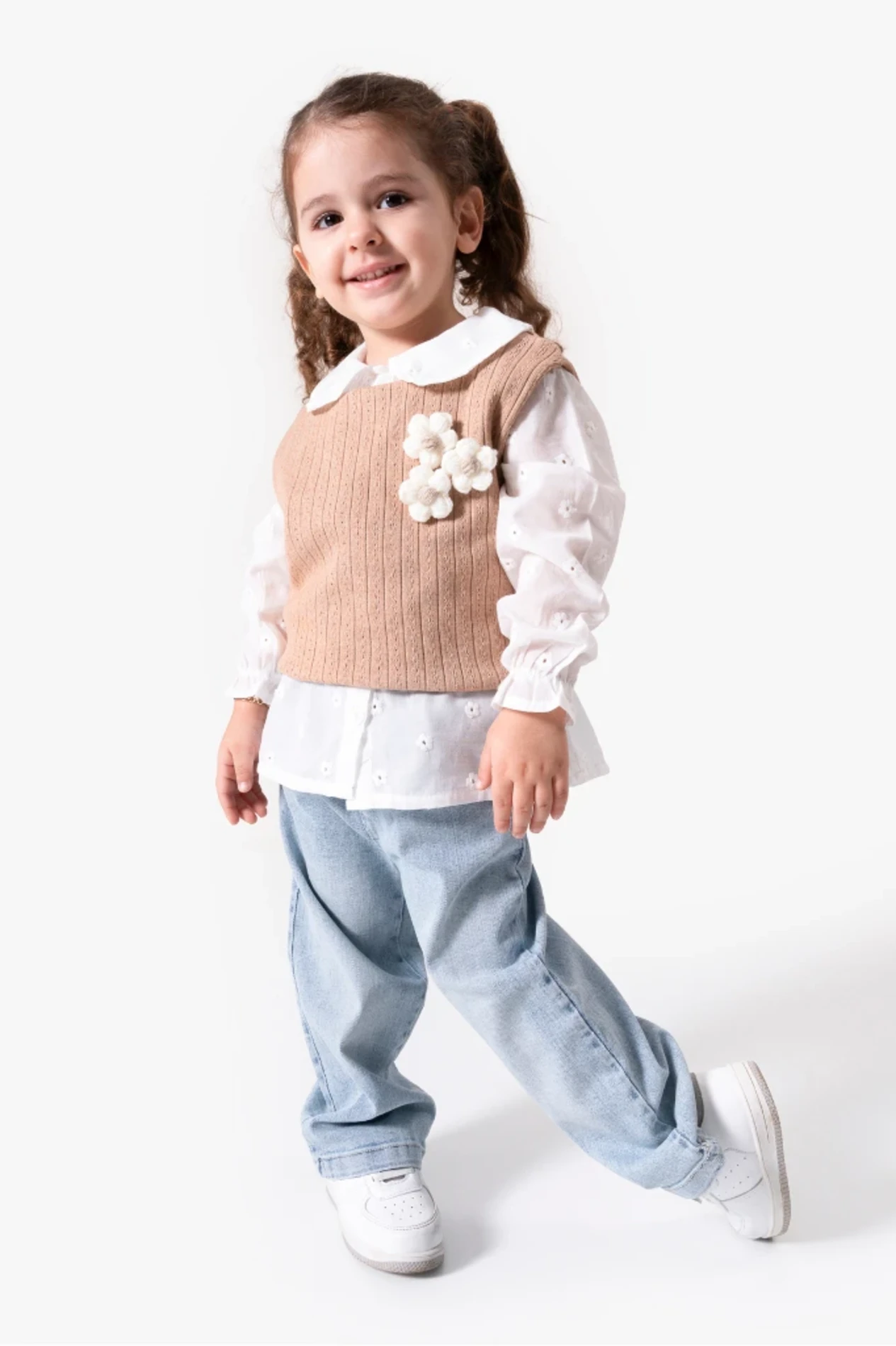 Papatya Nakışlı Süveterli Gömlekli Kot Pantalonlu 3’lü Takım