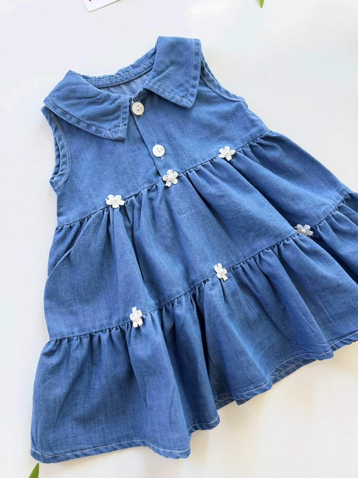 Çiçek Nakışlı Kot Elbise