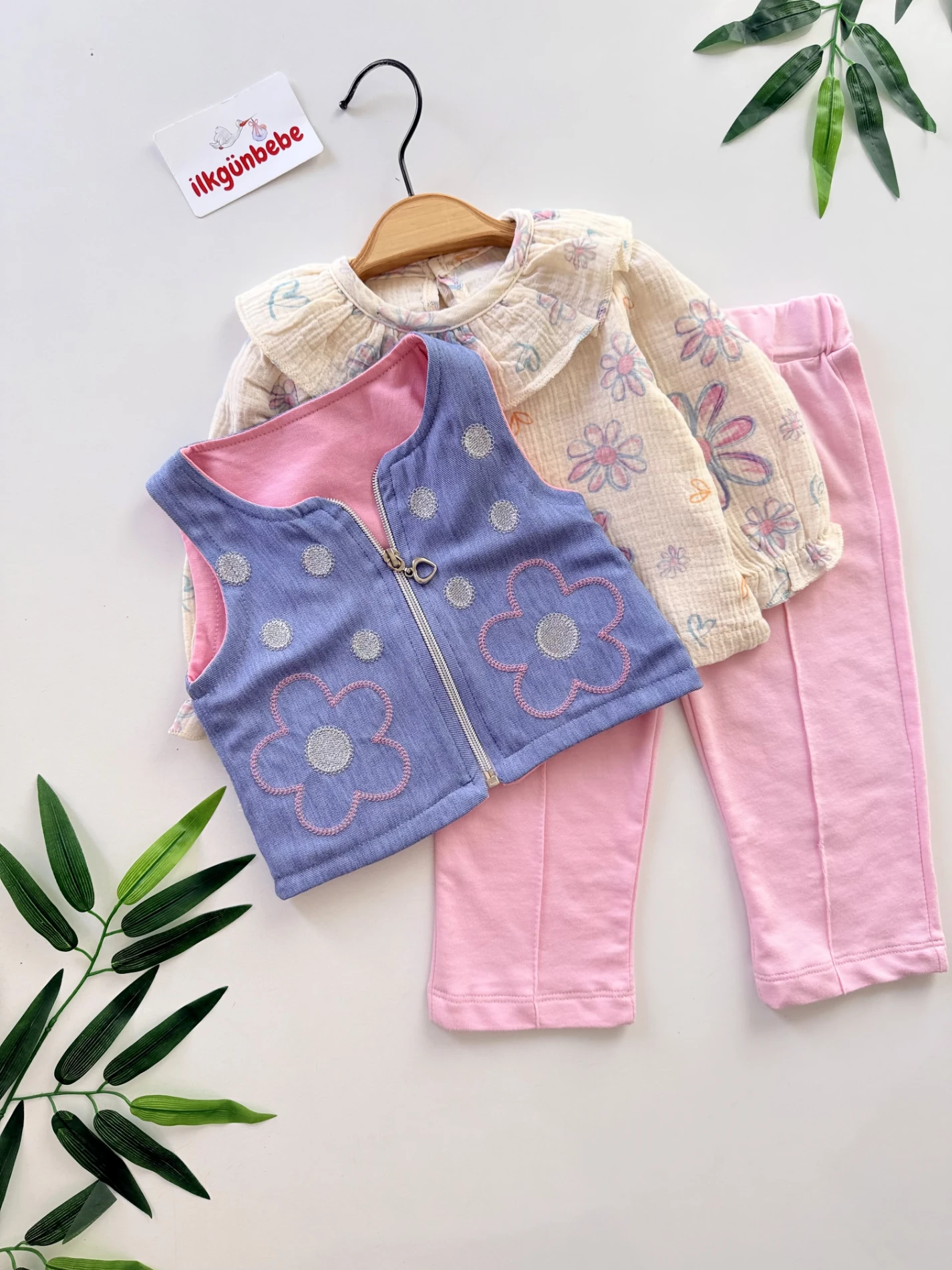 Çiçek Desenli Müslin & Kot Yelekli Pantalonlu 3’lü Takım