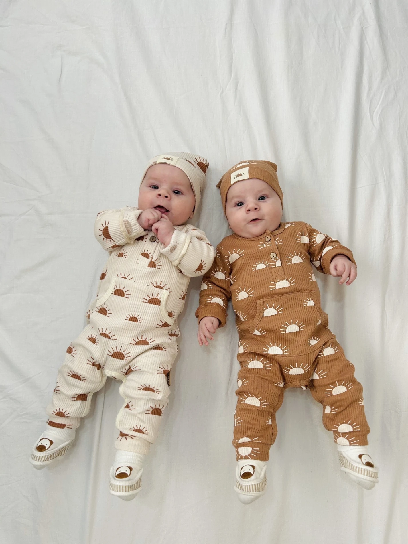 Güneş Detaylı Ribanalı Şapkalı Unısex Tulum