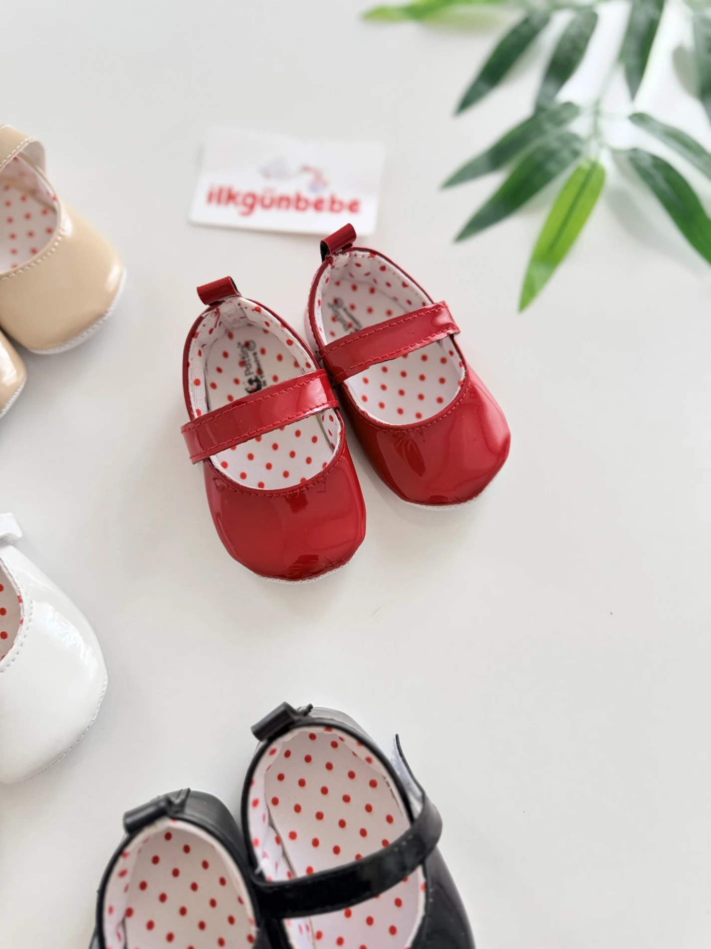 Puantiye Detaylı Rugan Babet