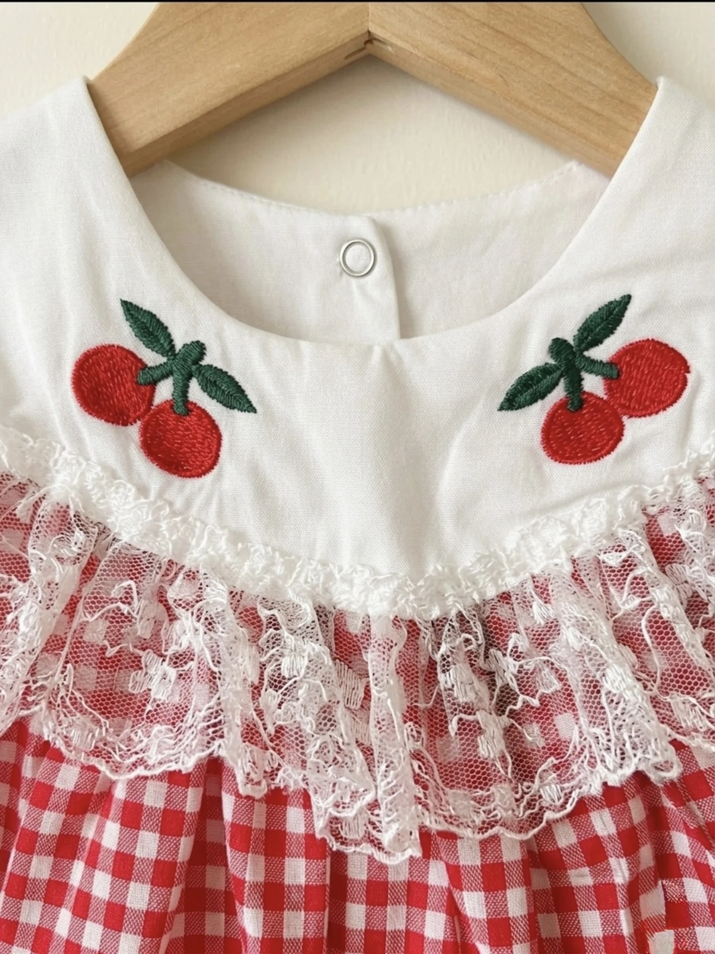 Ekose Desenli Kirazli Güpür Detaylı Bandanali Elbise 