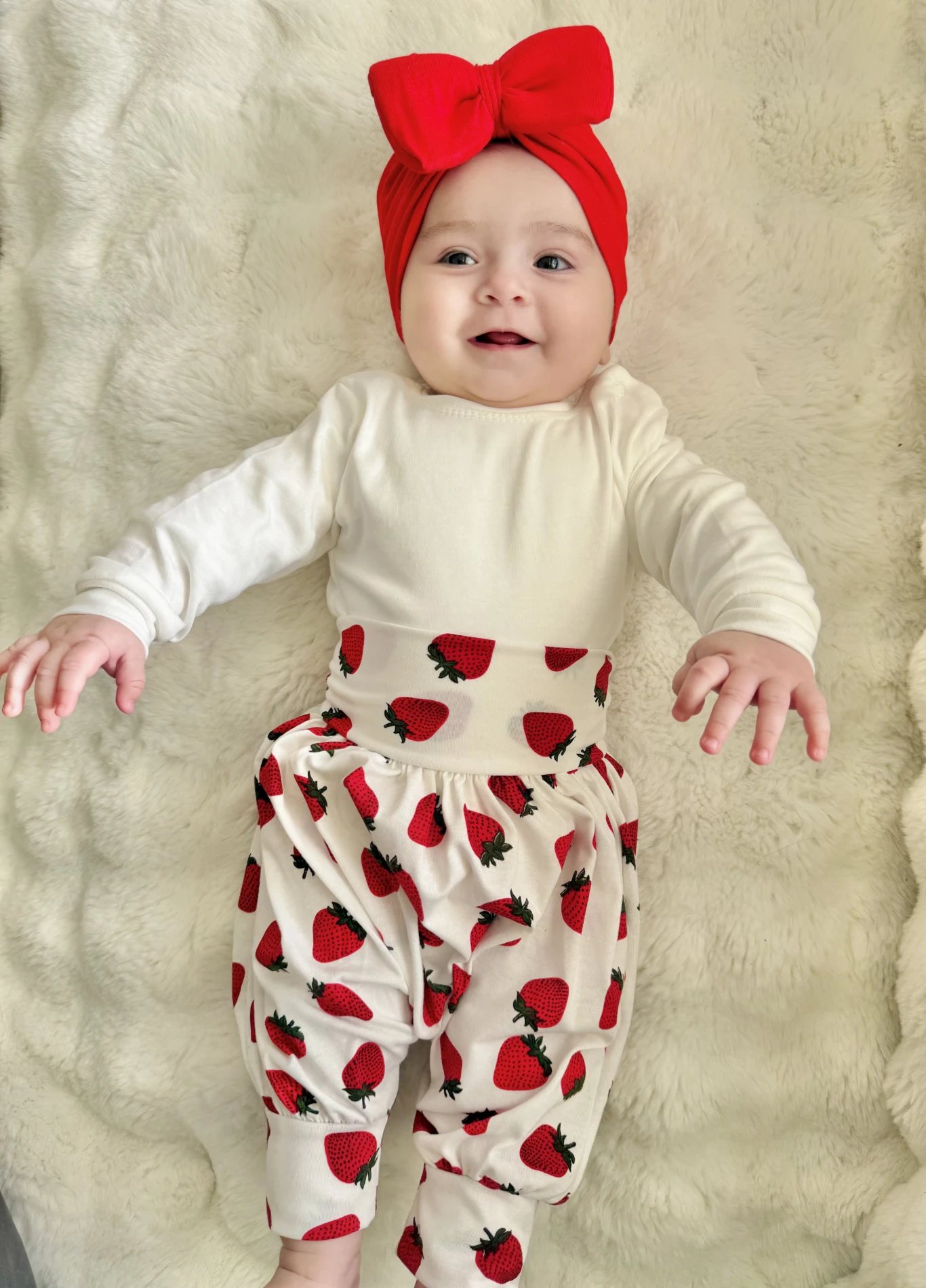 Çilek Desenli Şalvarlı UZUN Kollu Tişörtlü  3’lü Bandanalı  Takım