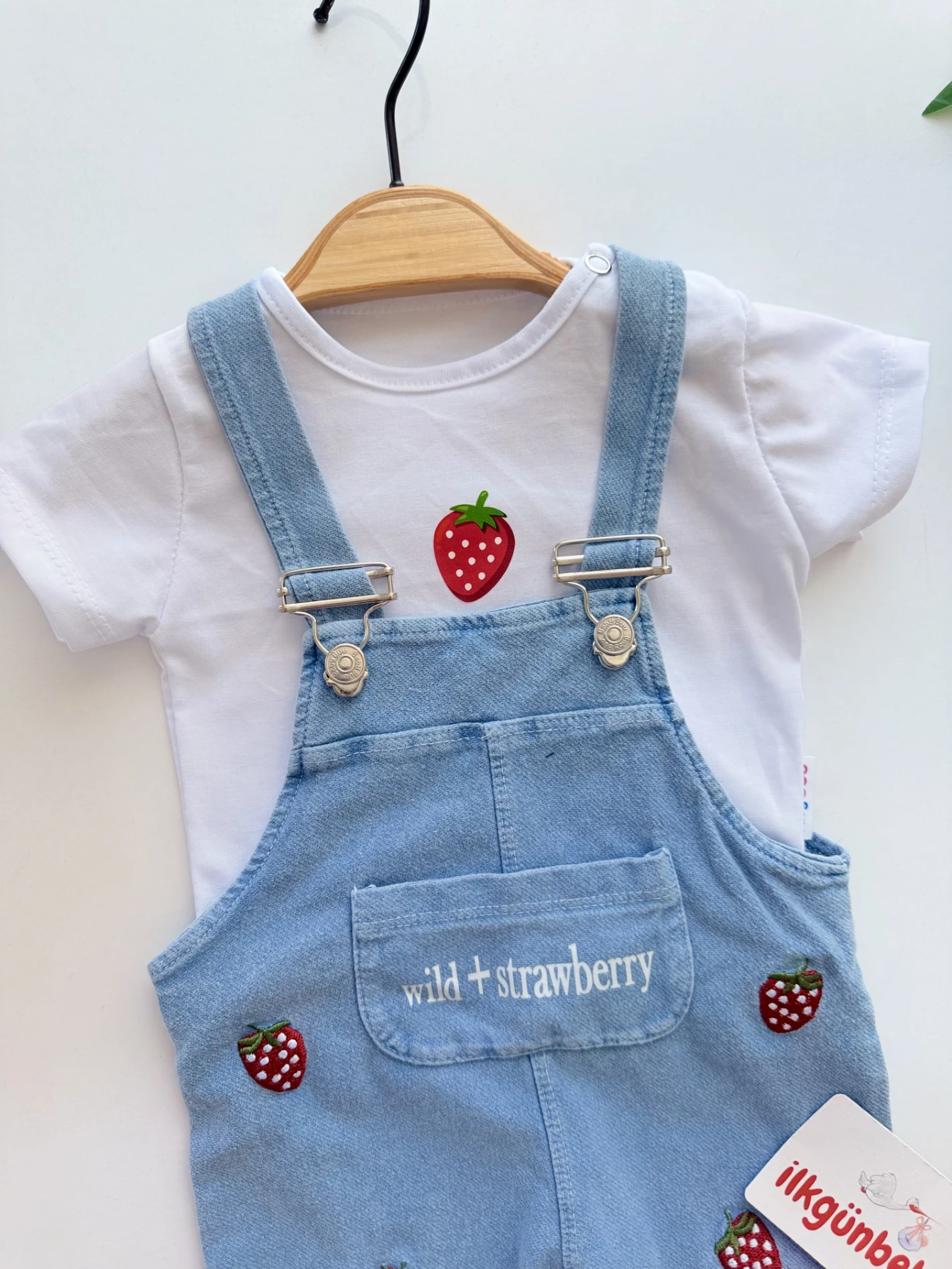 Çilek Nakışlı Örme Yumuşacık Likralı Esnek Kumaşlı Salopetli 2’li Premium Kalite Set