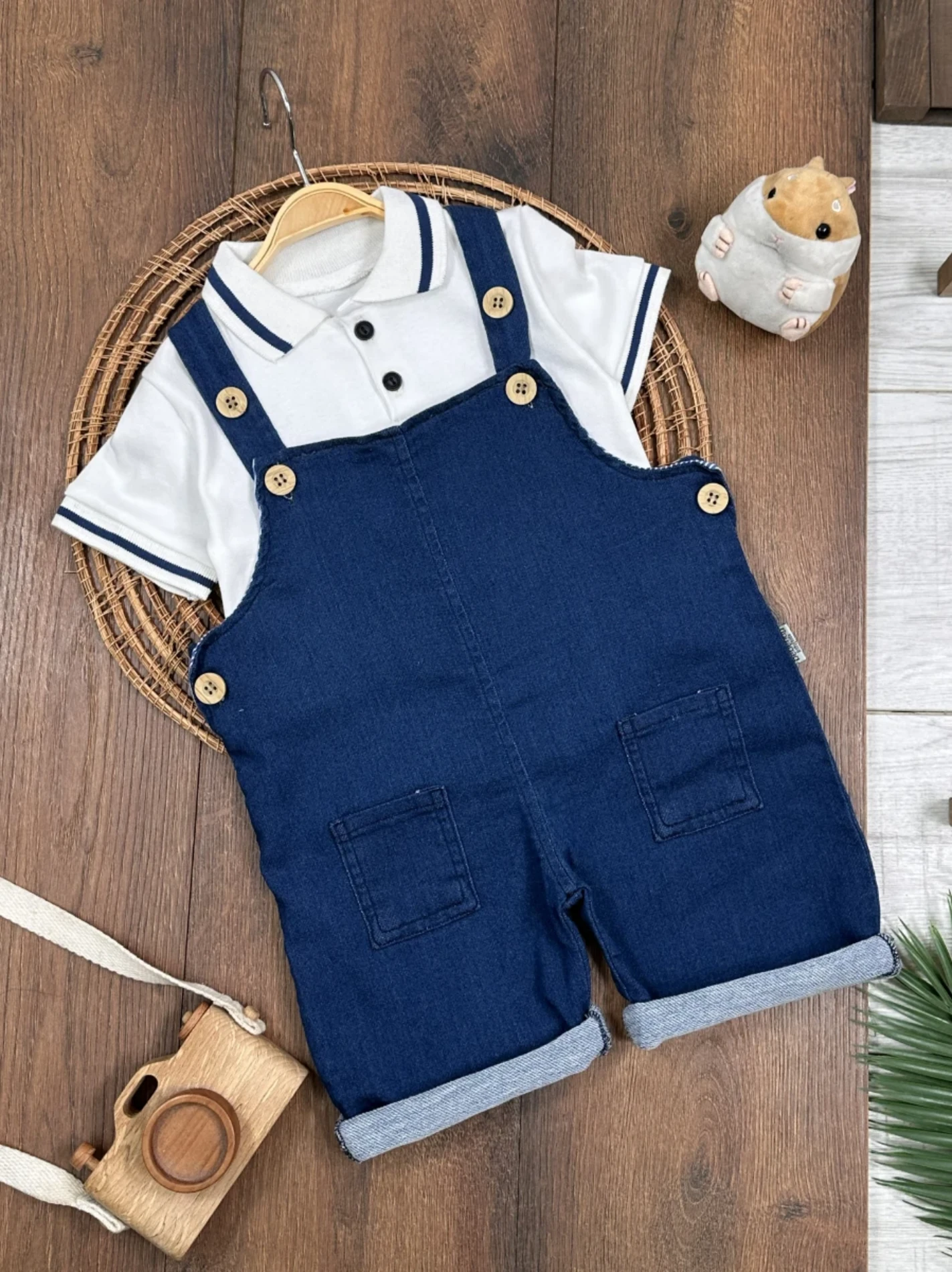 Polo Yaka Tişört ve Denim Kot Salopet Takımı