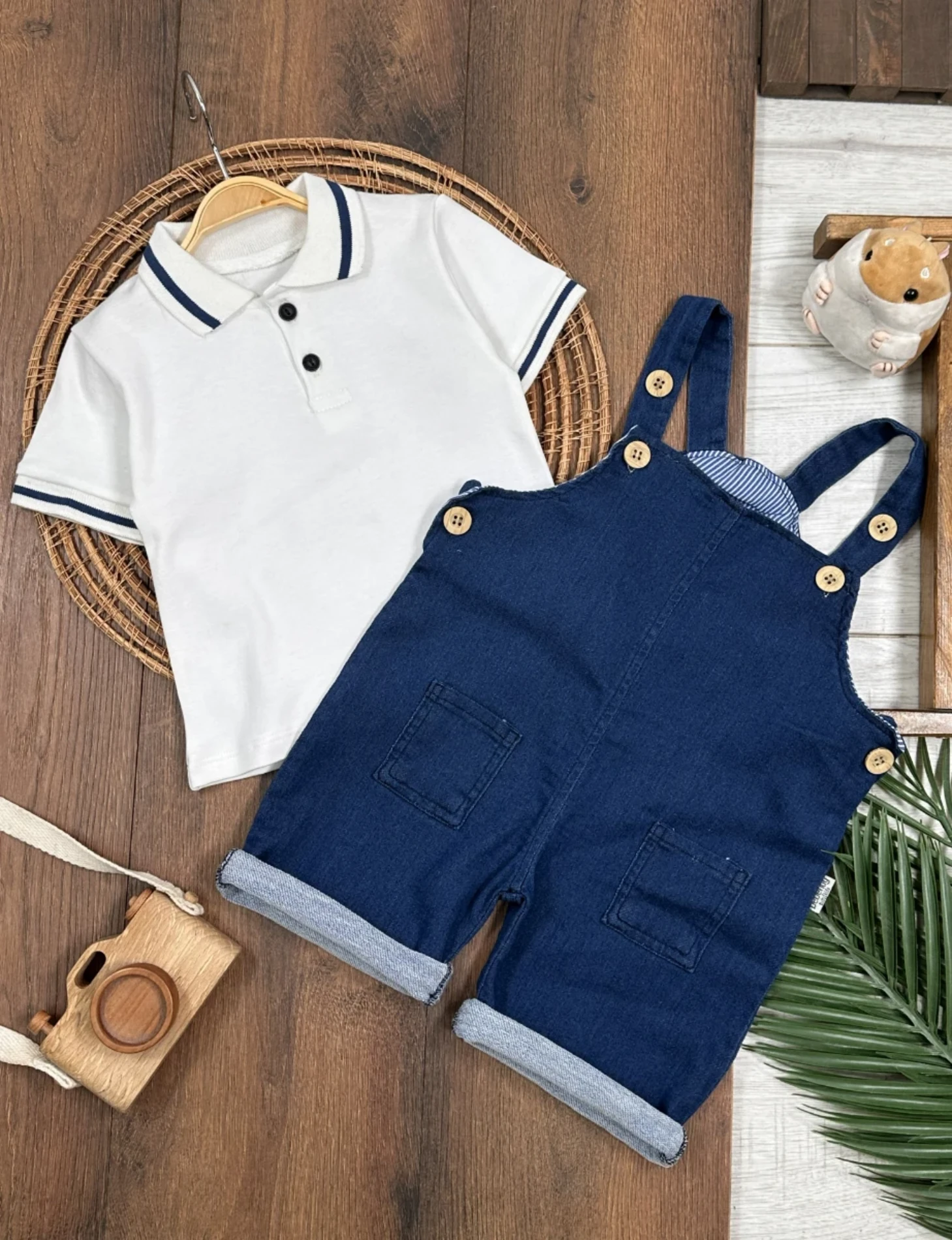 Polo Yaka Tişört ve Denim Kot Salopet Takımı