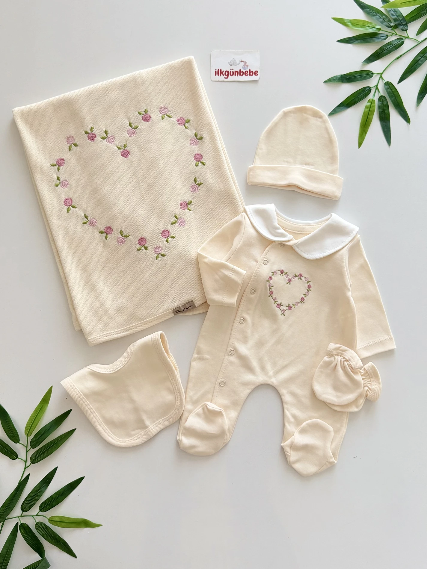 Kalp Nakışlı   %100 Pamuk Yumuşacık Premium Triko Battaniyeli 5 Parça Set