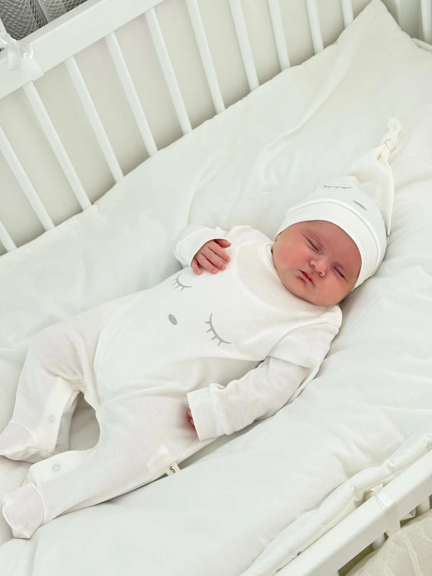 Uyuyan Sevimli Tavşan Nakışlı Ayaklı Şapkalı Unisex Tulum