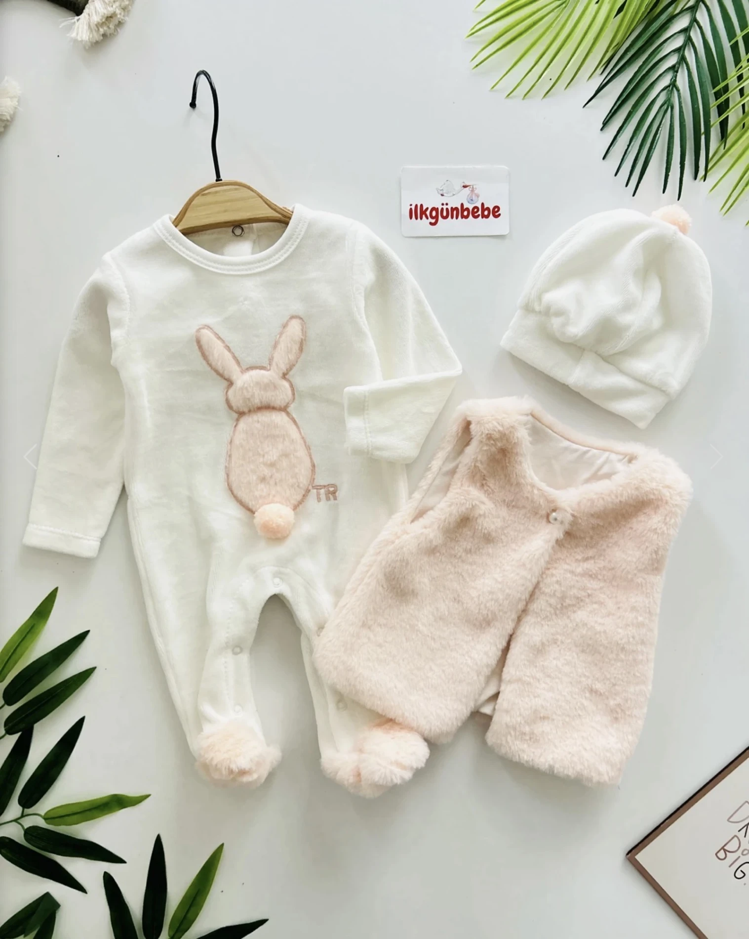 Cute Rabbit Kadife Kumaş Yelekli Ponpon Şapkalı 3’lü Set ( Somon ) 