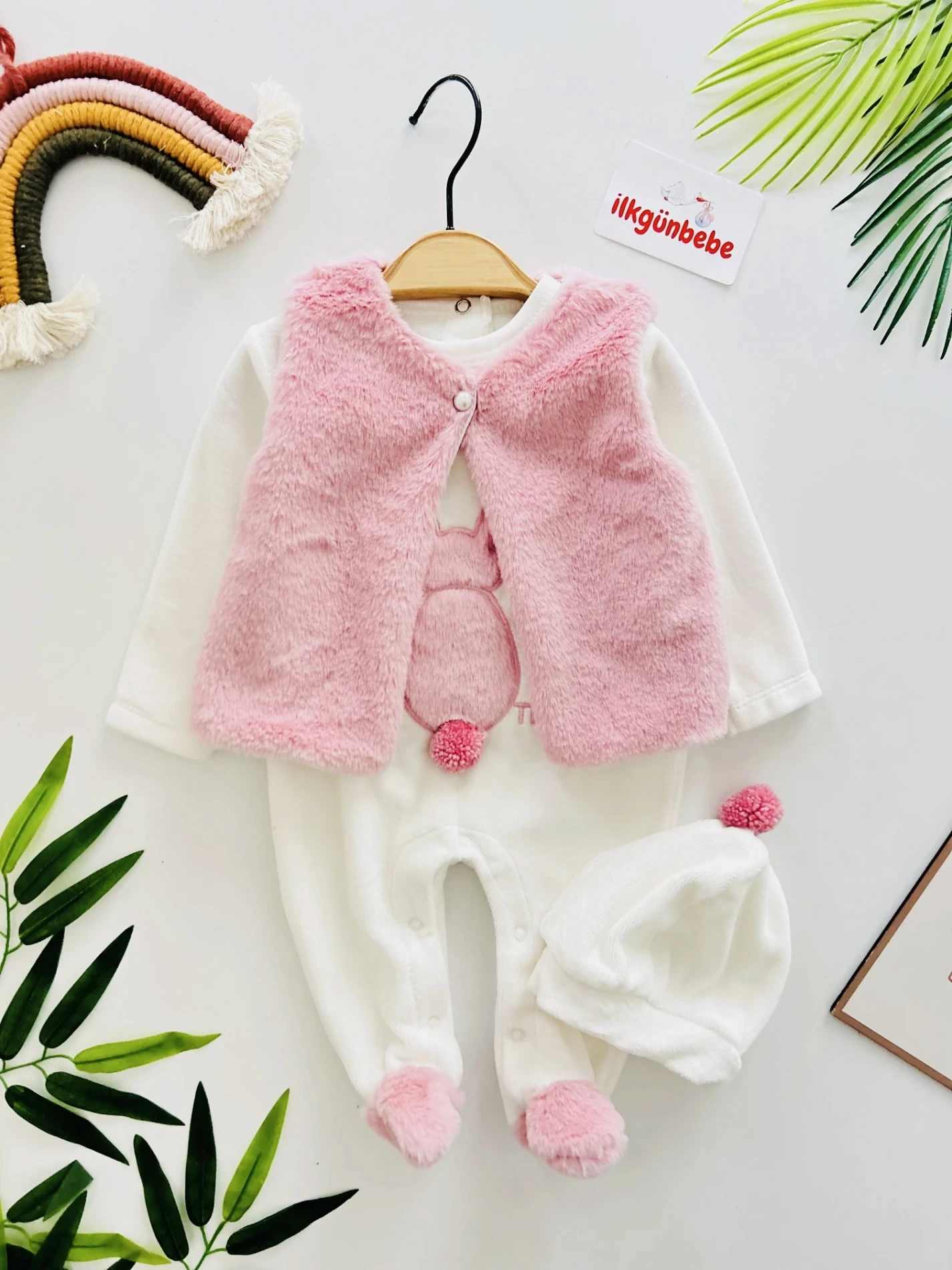 Cute Rabbit Kadife Kumaş Yelekli Ponpon Şapkalı 3’lü Set ( Pembe ) 