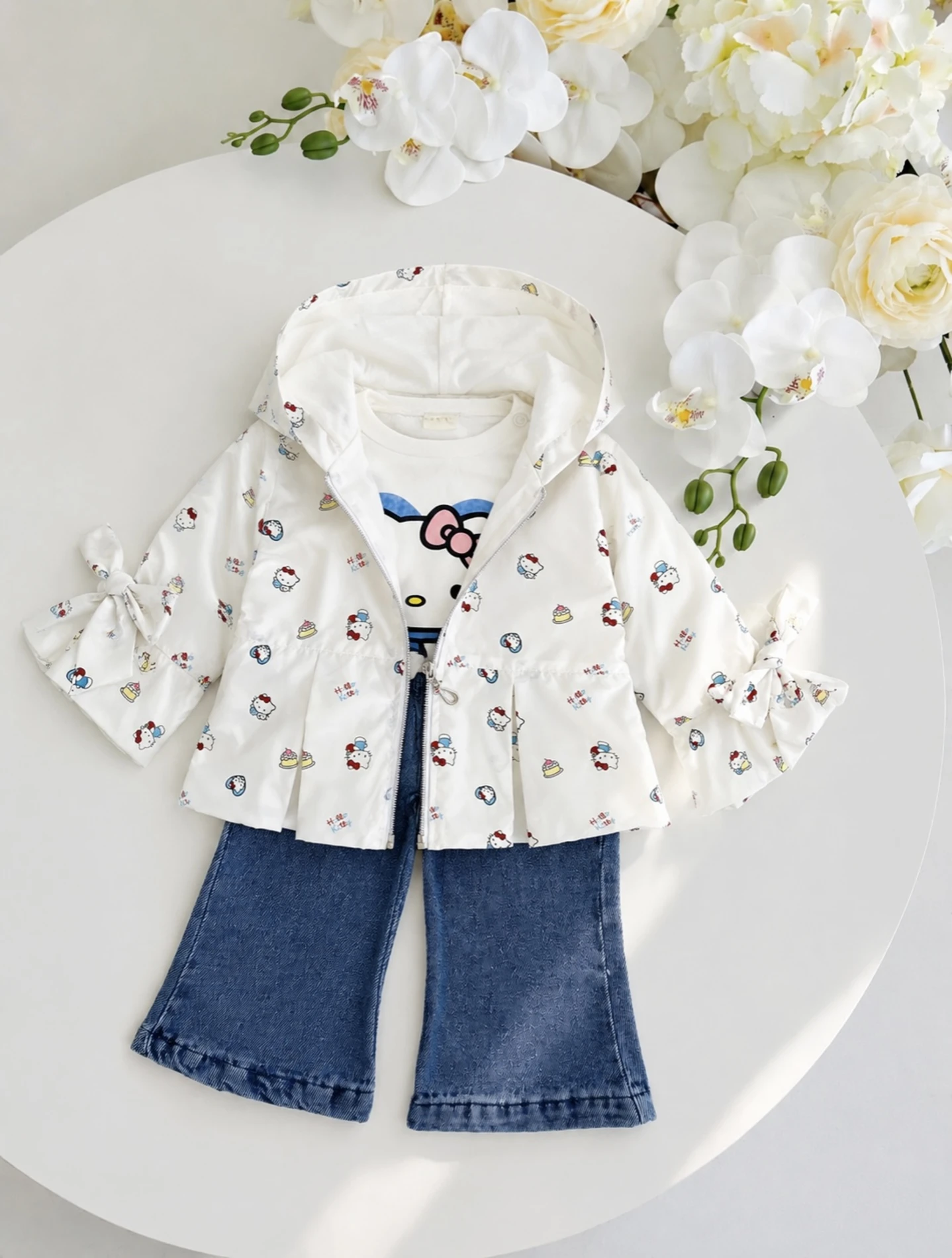 Hello Kitty Fiyonklu Yağmurluk Kot Pantalonlu 3’lü Premium Takım