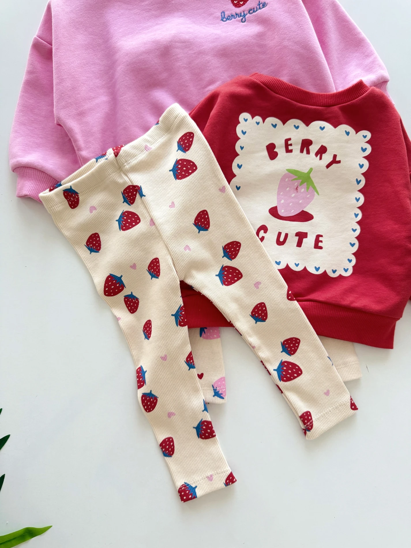 Bery Cute Strawberry Arkası Baskılı  %100 pamuk 2’li takım 
