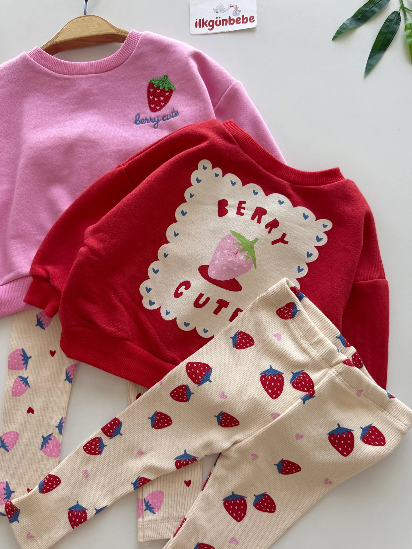 Bery Cute Strawberry Arkası Baskılı  %100 pamuk 2’li takım 