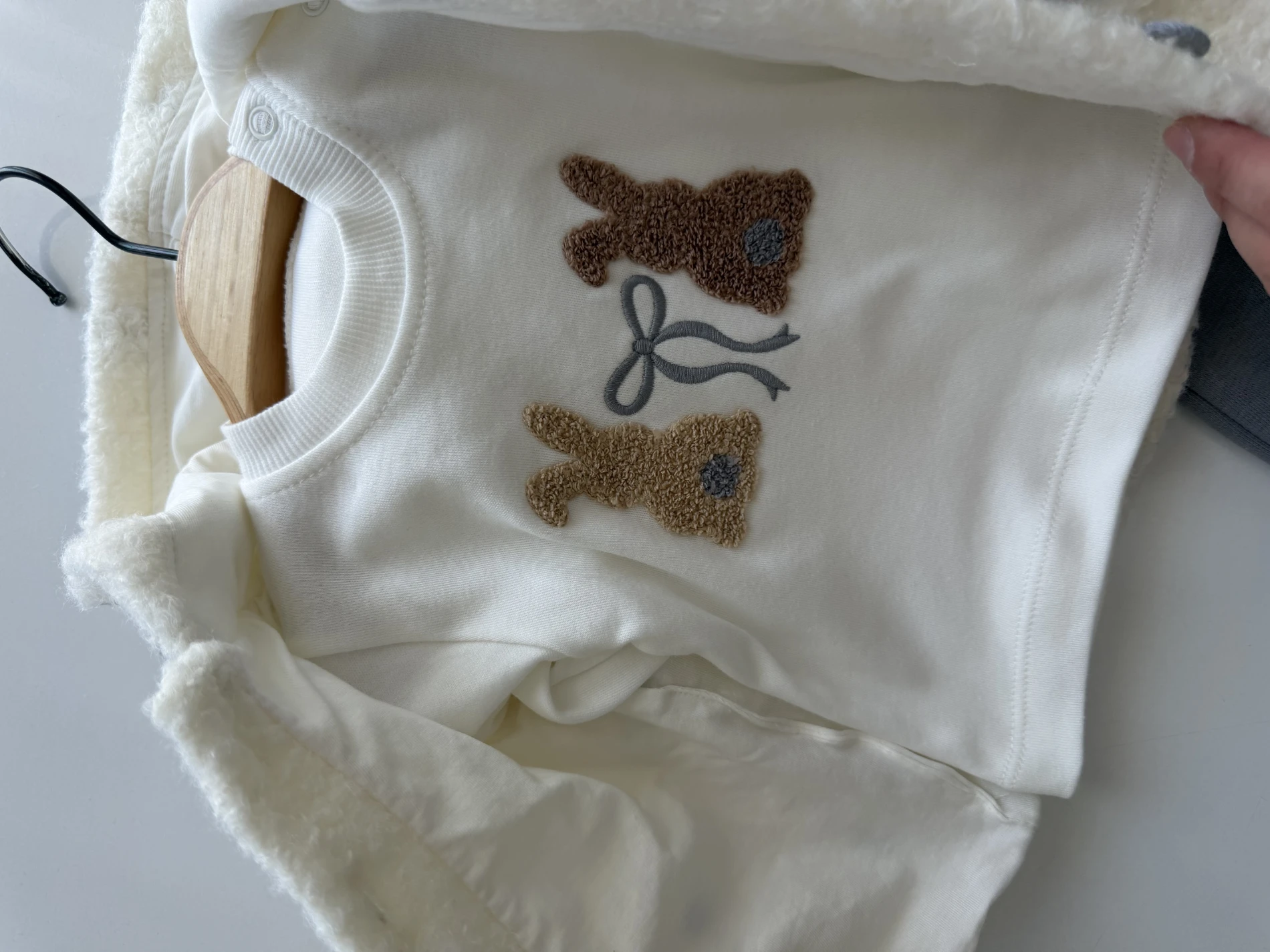 Ponpon Detaylı Peluş Montlu 3’lü Kışlık Takım