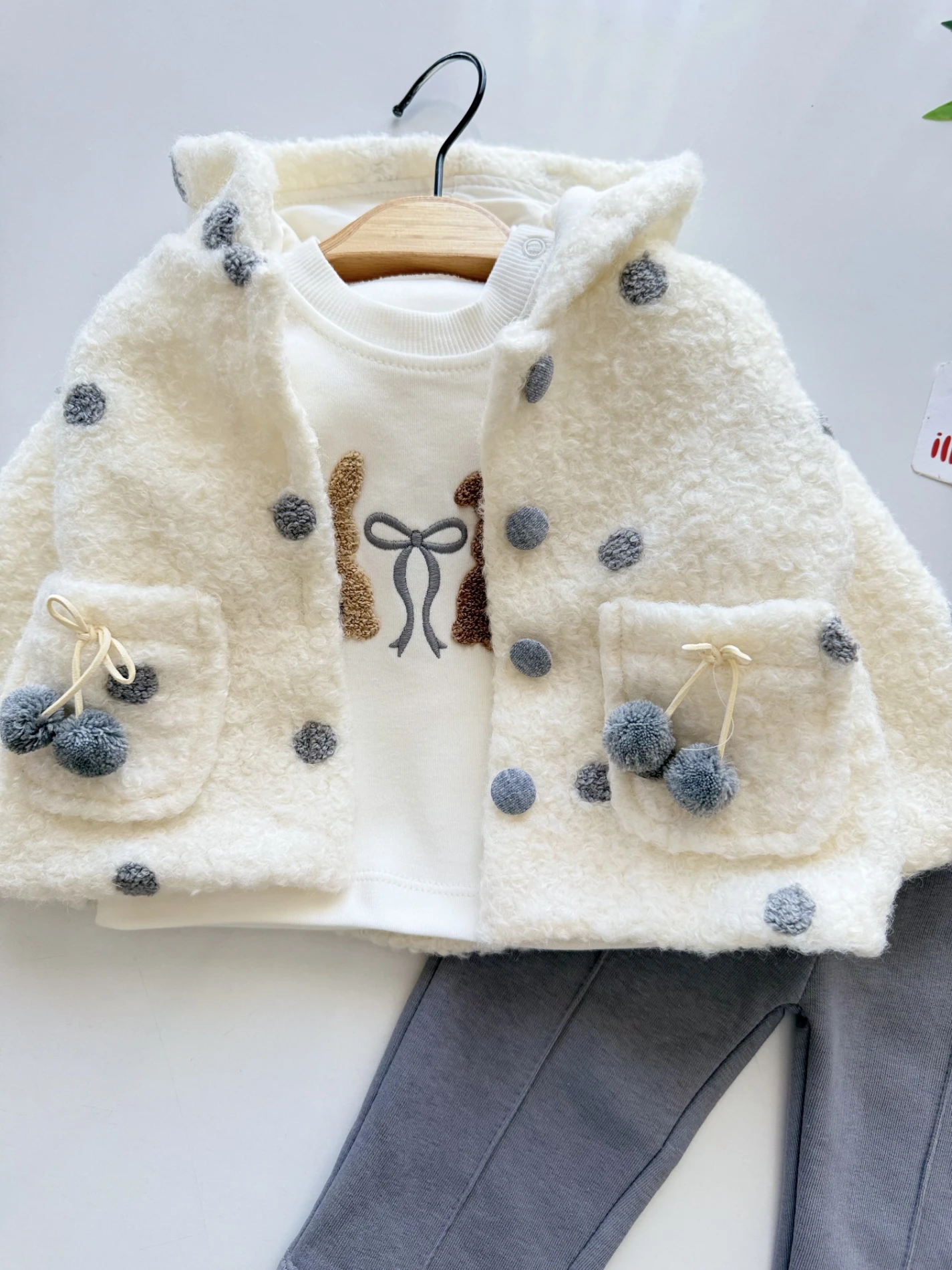 Ponpon Detaylı Peluş Montlu 3’lü Kışlık Takım