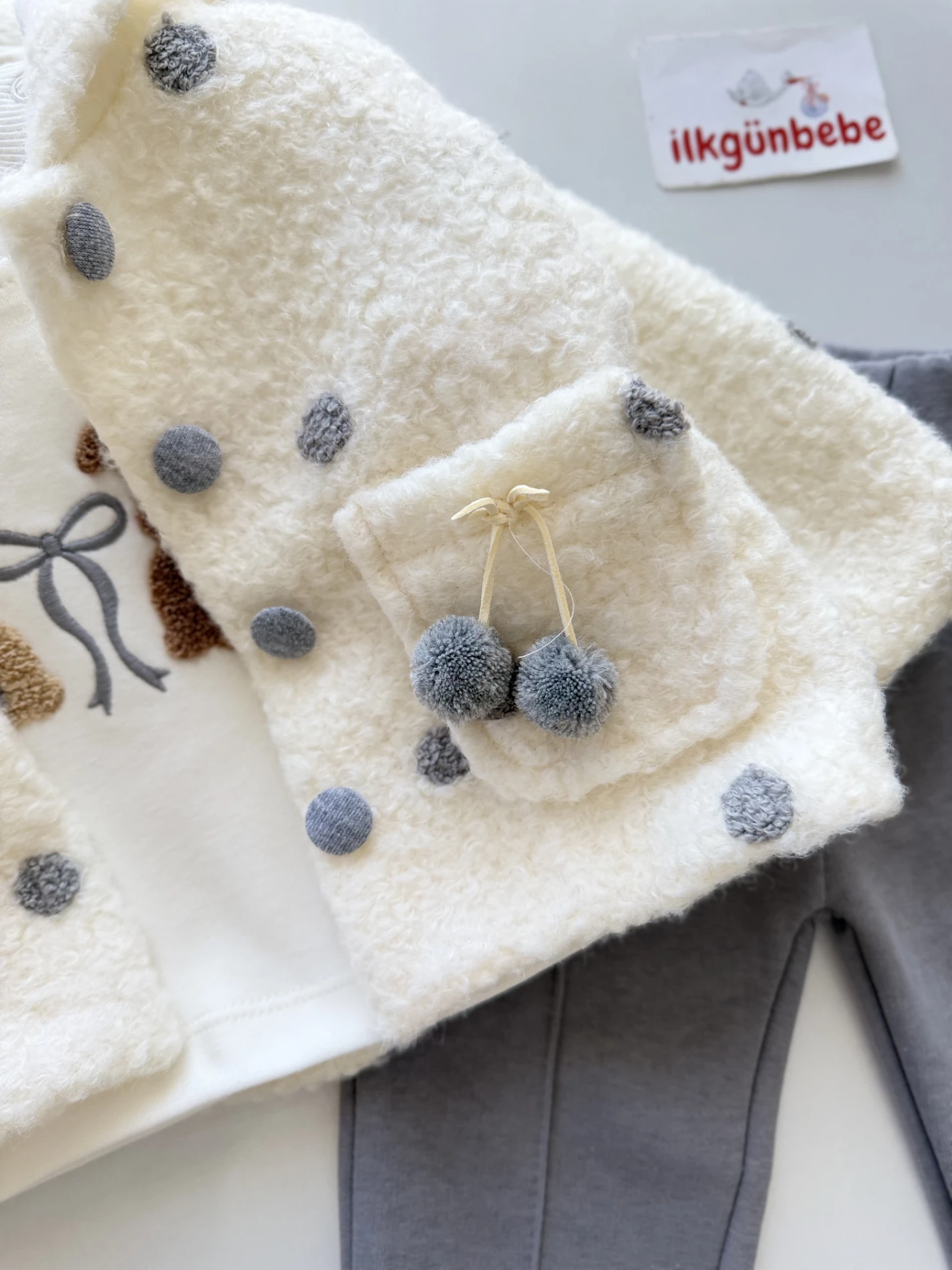 Ponpon Detaylı Peluş Montlu 3’lü Kışlık Takım
