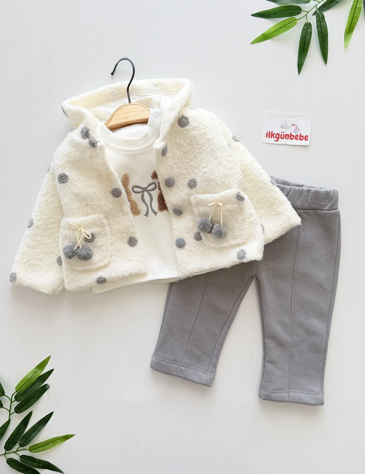 Ponpon Detaylı Peluş Montlu 3’lü Kışlık Takım