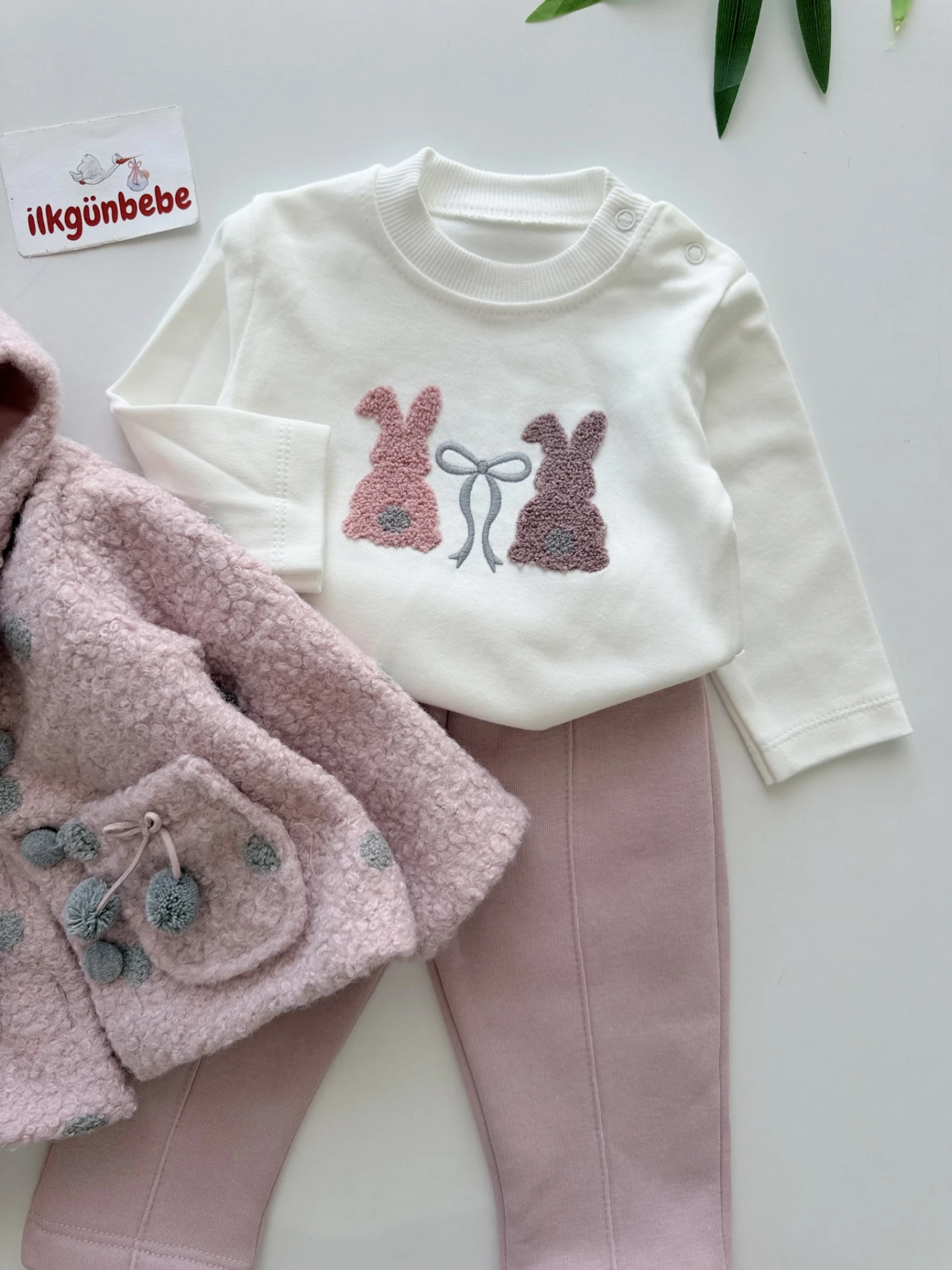 Ponpon Detaylı Peluş Montlu 3’lü Kışlık Takım