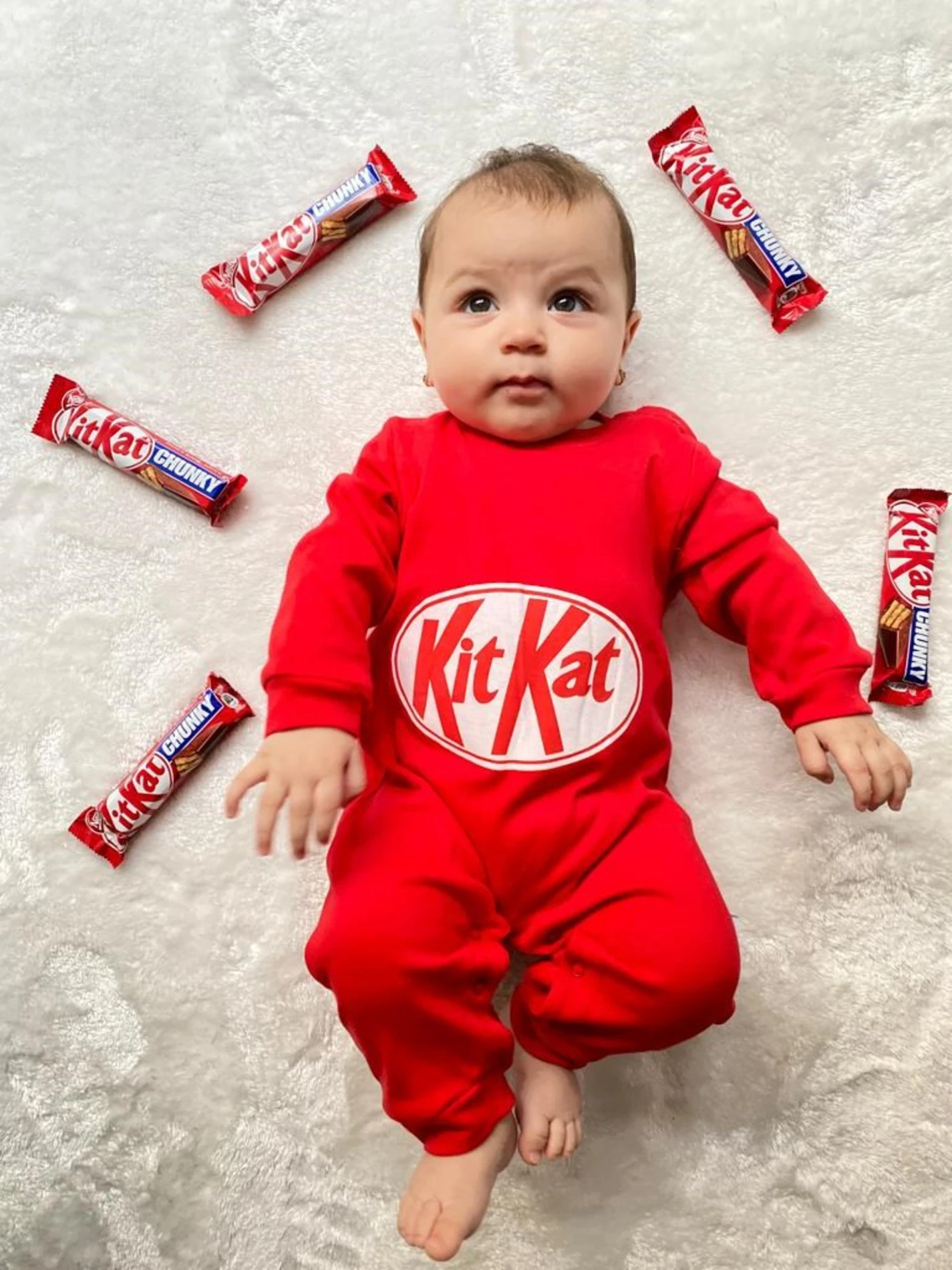 Kitkat Çikolata Konsept Şapkalı Tulum