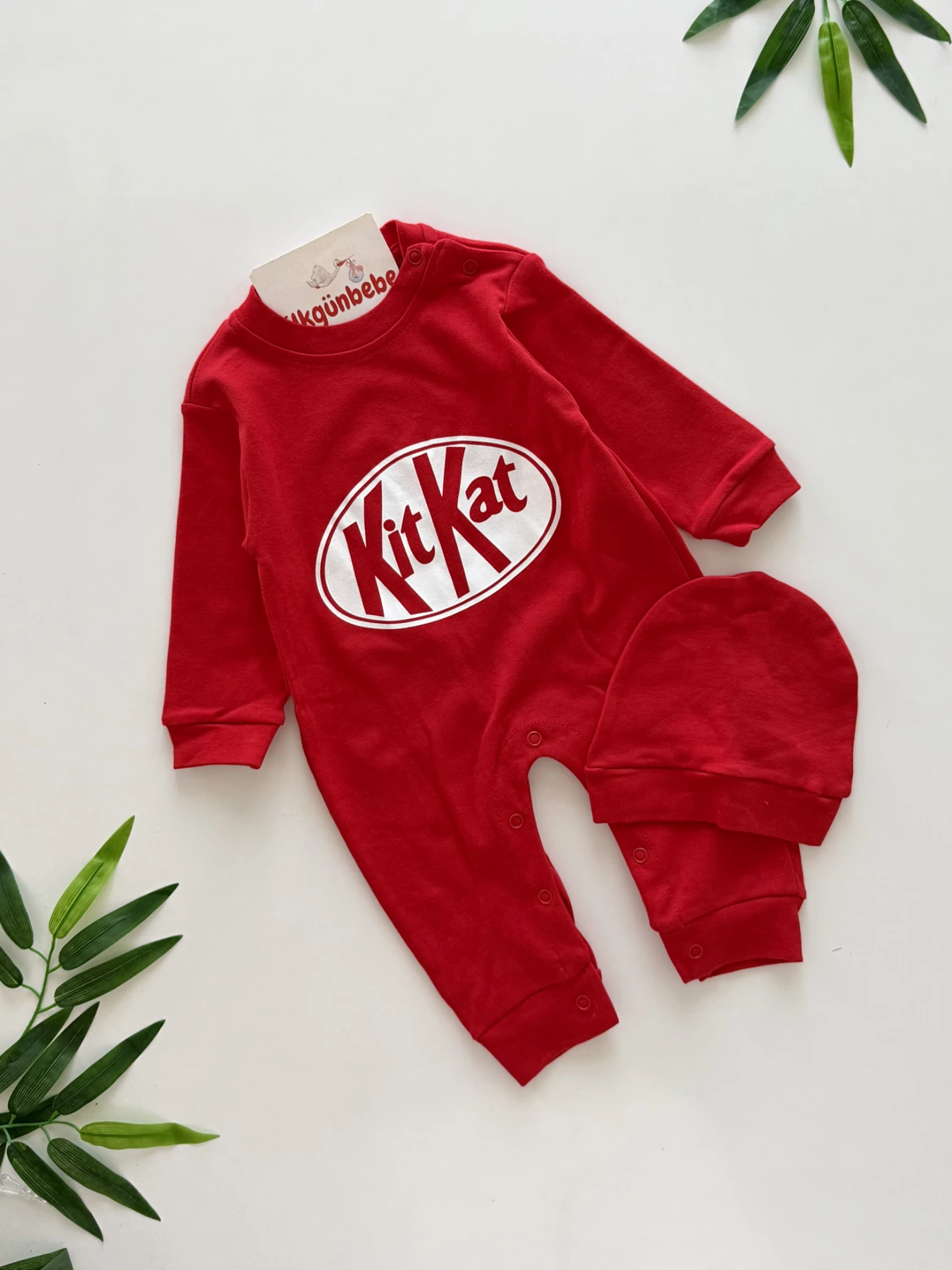 Kitkat Çikolata Konsept Şapkalı Tulum